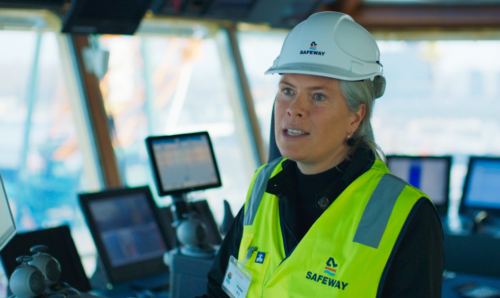 Picture of Suzanne Hordijk with helmet onboard of ship